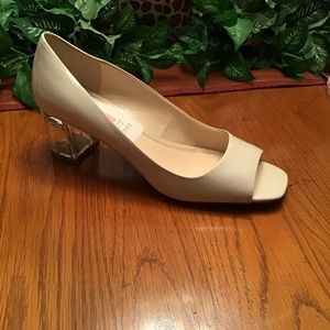 NWT TAHARI Nude Heels With Clear Lucite  Size 11